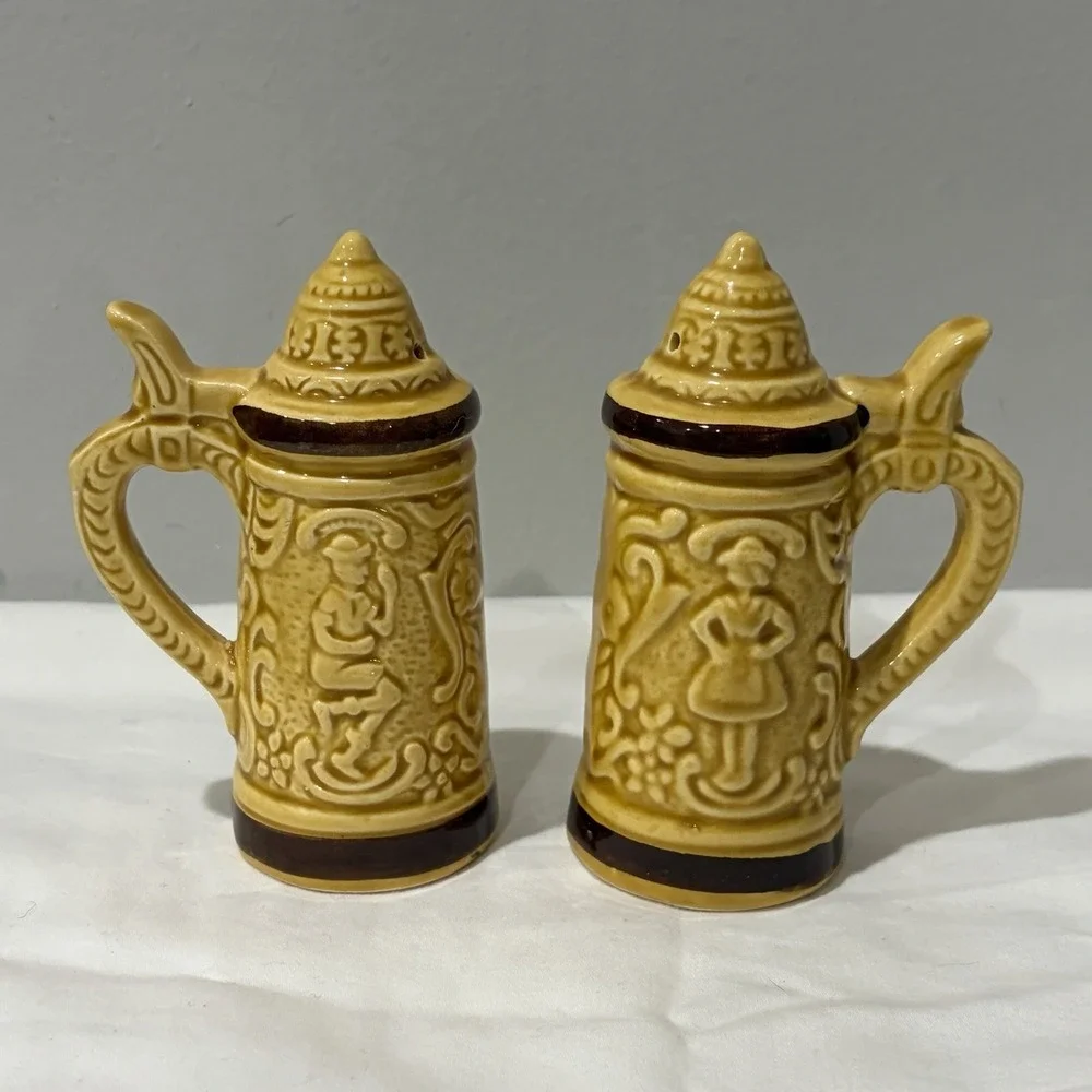 Vintage salt and pepper shakers Beer Steins 4